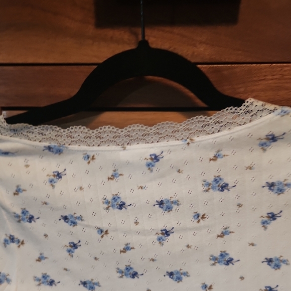 Forever 21 Fitted Crop Blouse in White and Blue - Picture 7 of 7